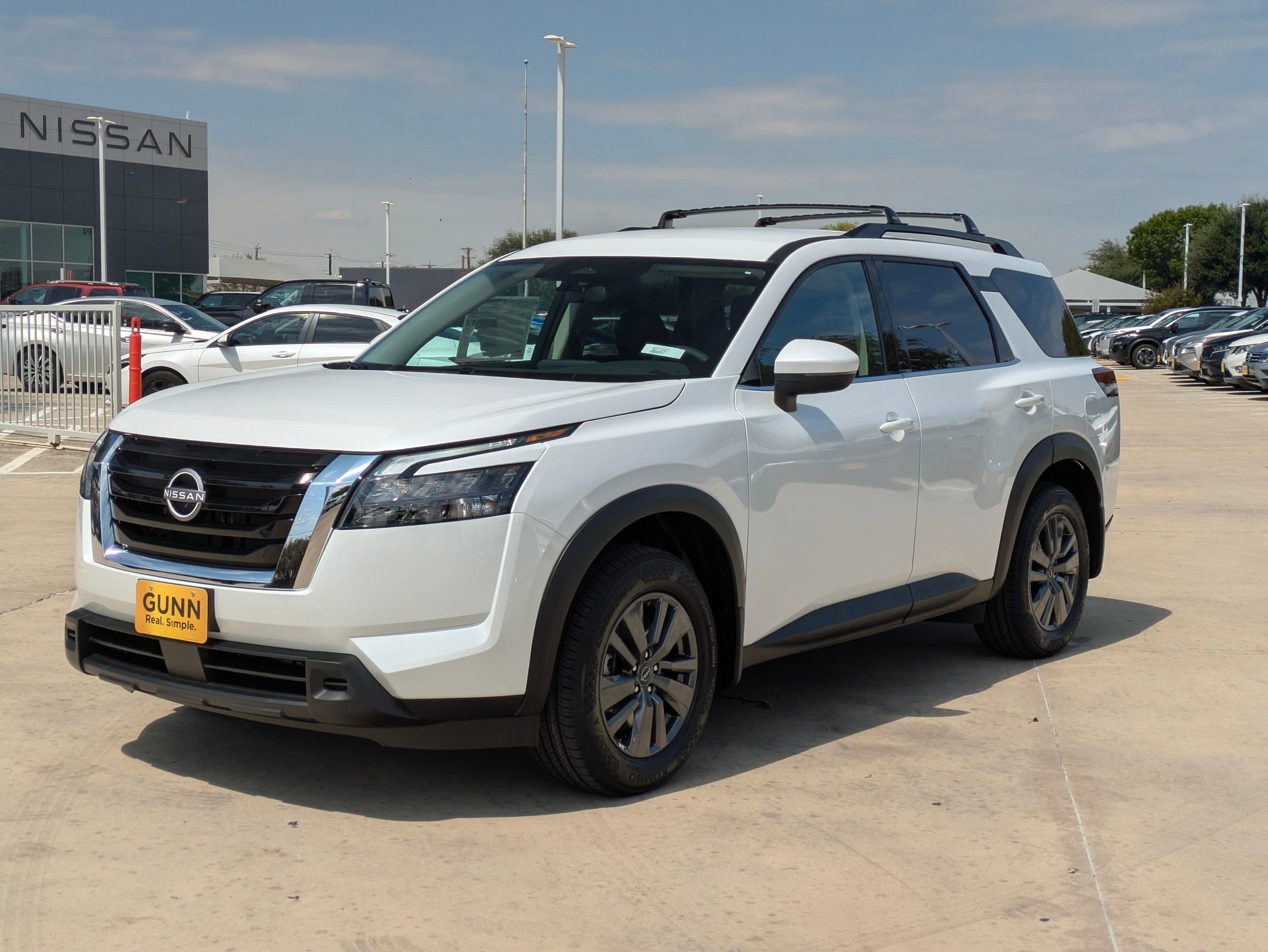 2025 Nissan Pathfinder SV