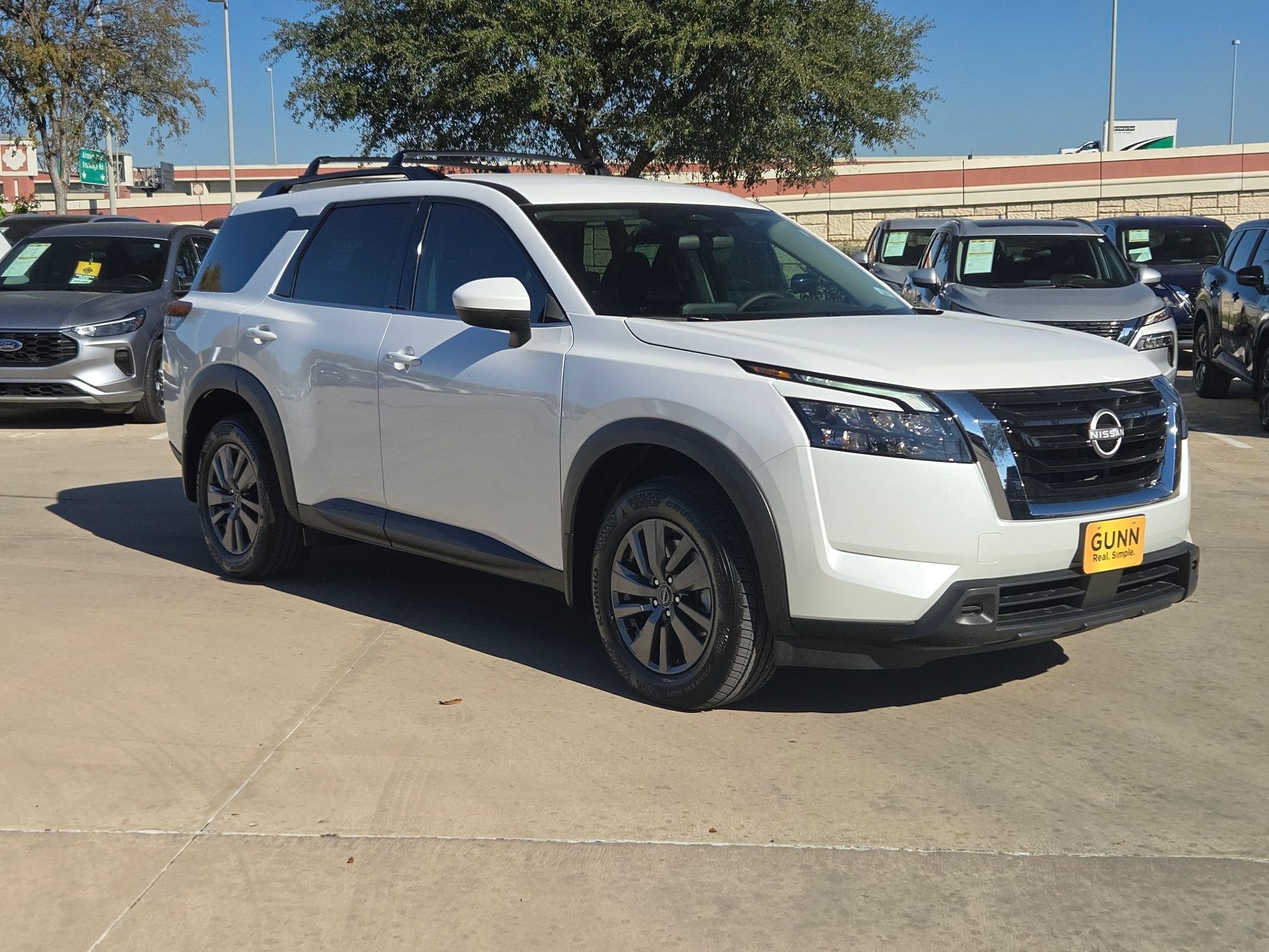 2025 Nissan Pathfinder SV