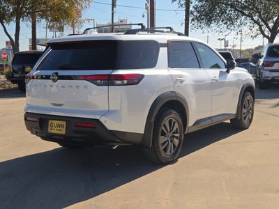 2025 Nissan Pathfinder SV