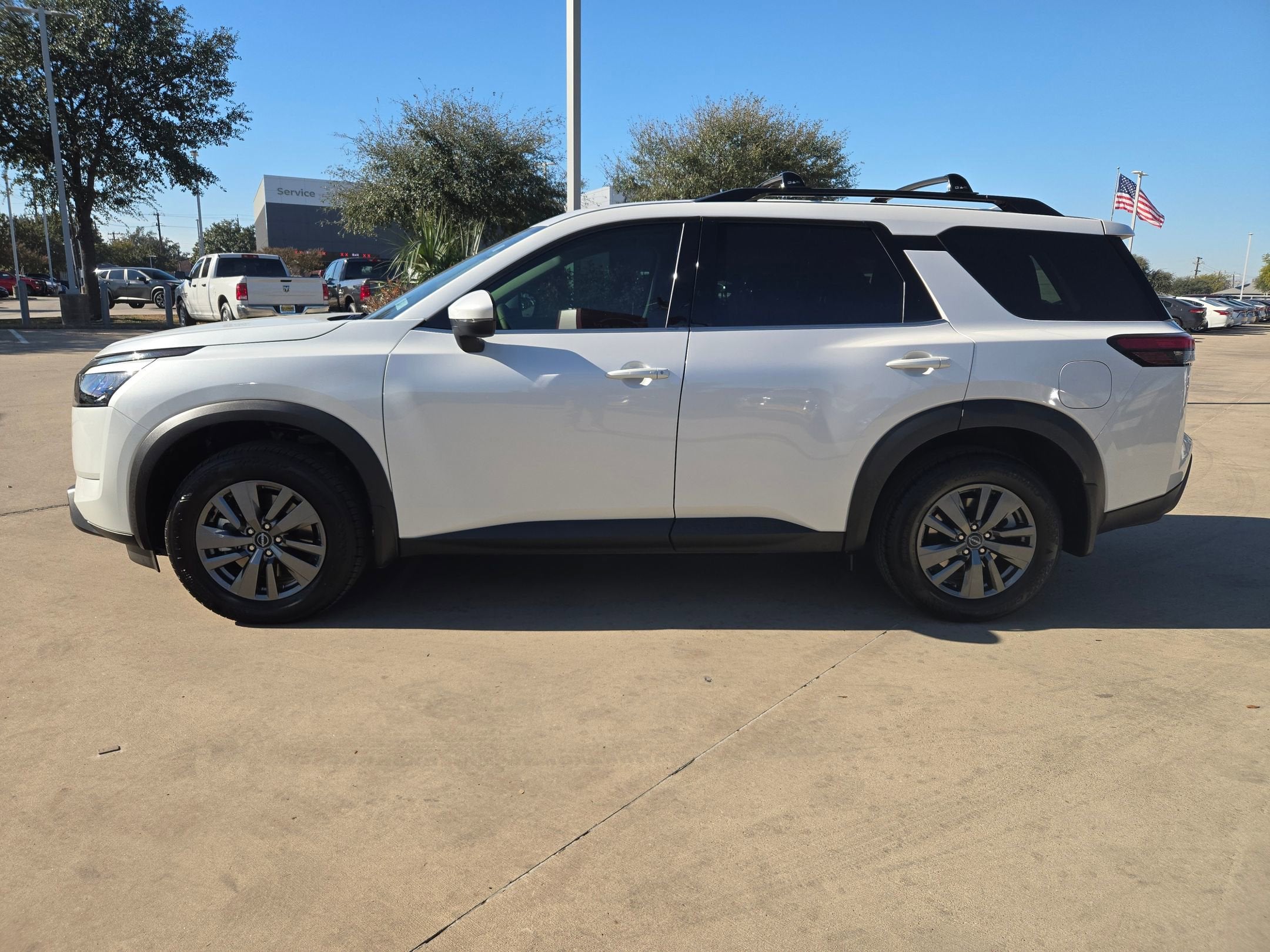 2025 Nissan Pathfinder SV