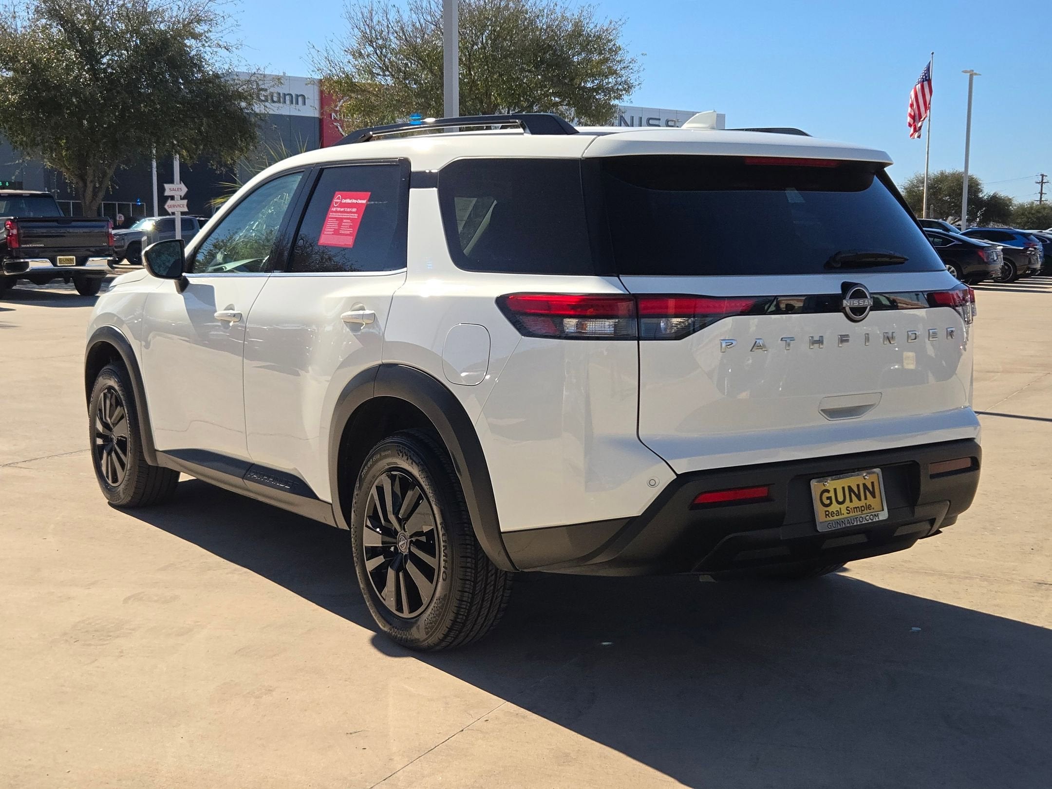 2025 Nissan Pathfinder SV