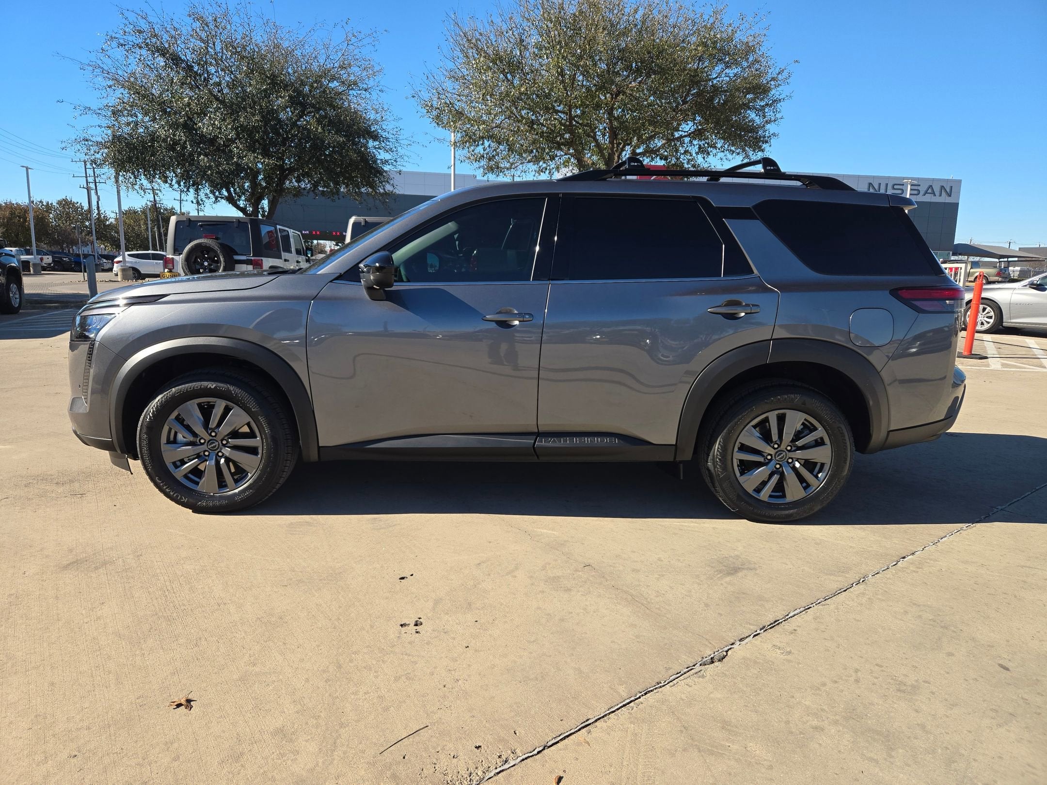 2026 Nissan Pathfinder SV