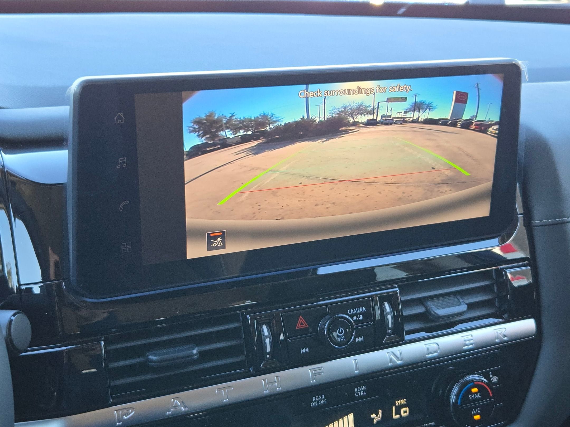 2026 Nissan Pathfinder SV