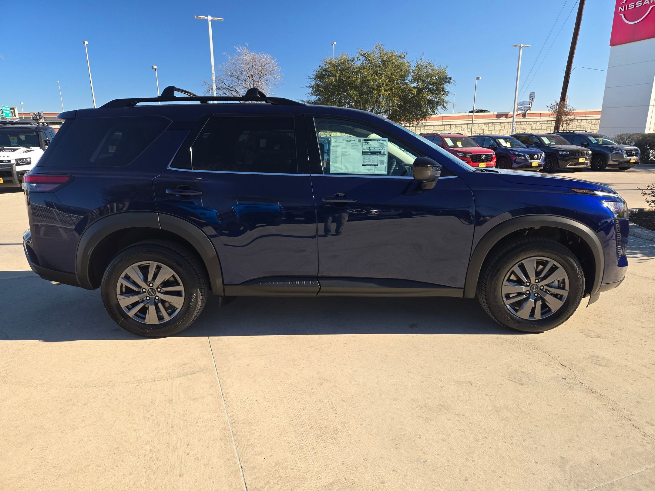 2026 Nissan Pathfinder SV