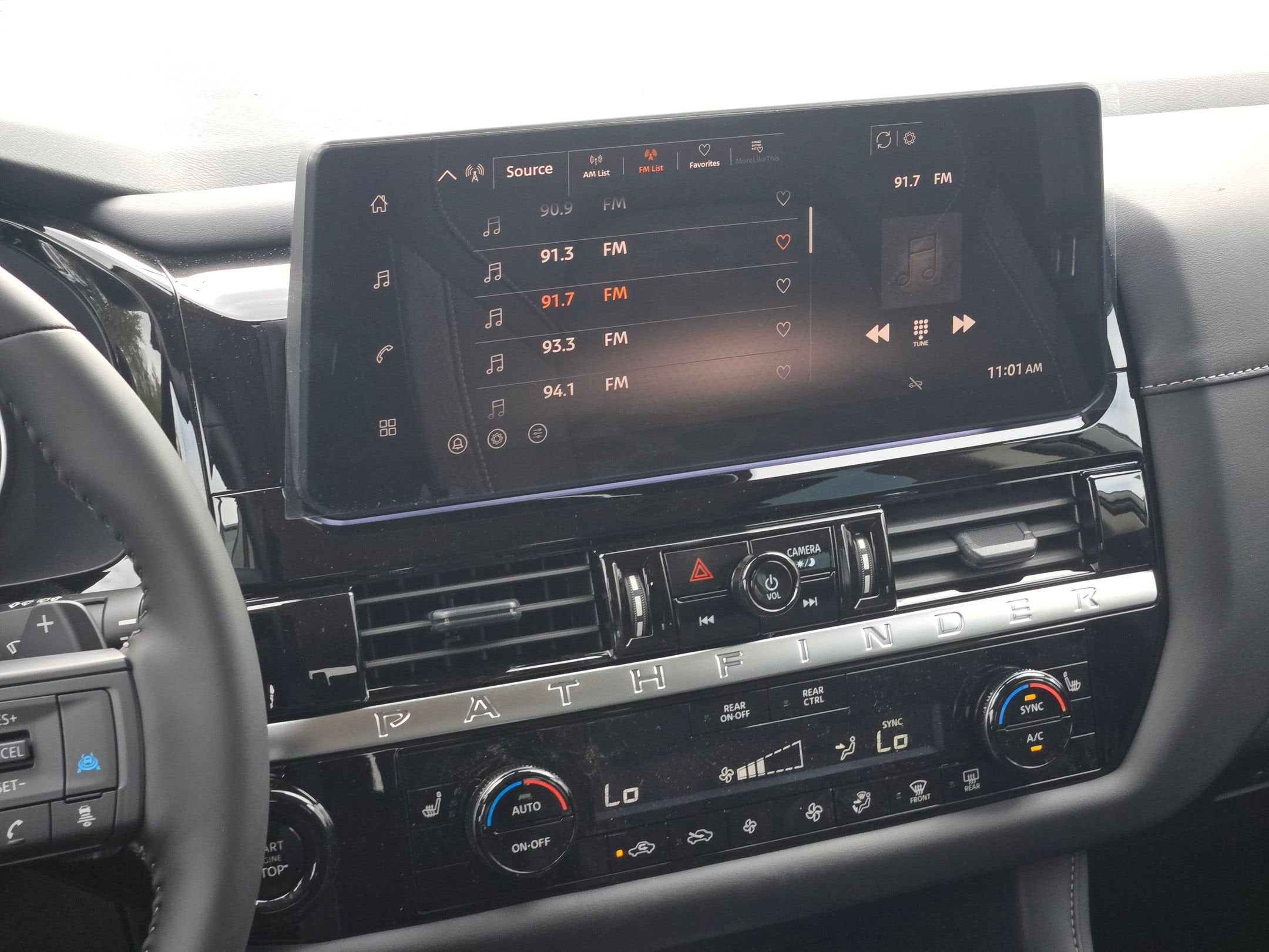 2026 Nissan Pathfinder SV