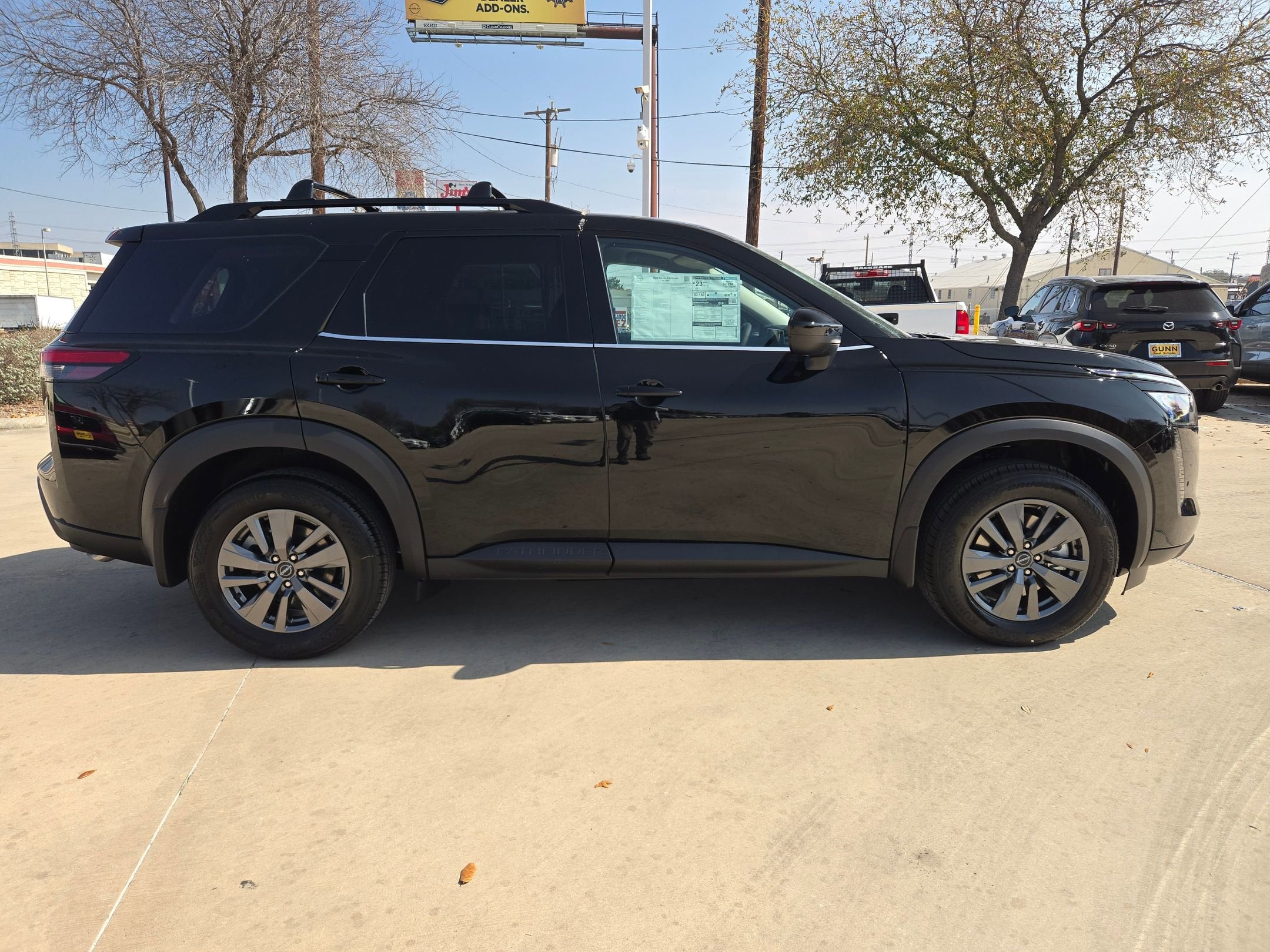 2026 Nissan Pathfinder SV