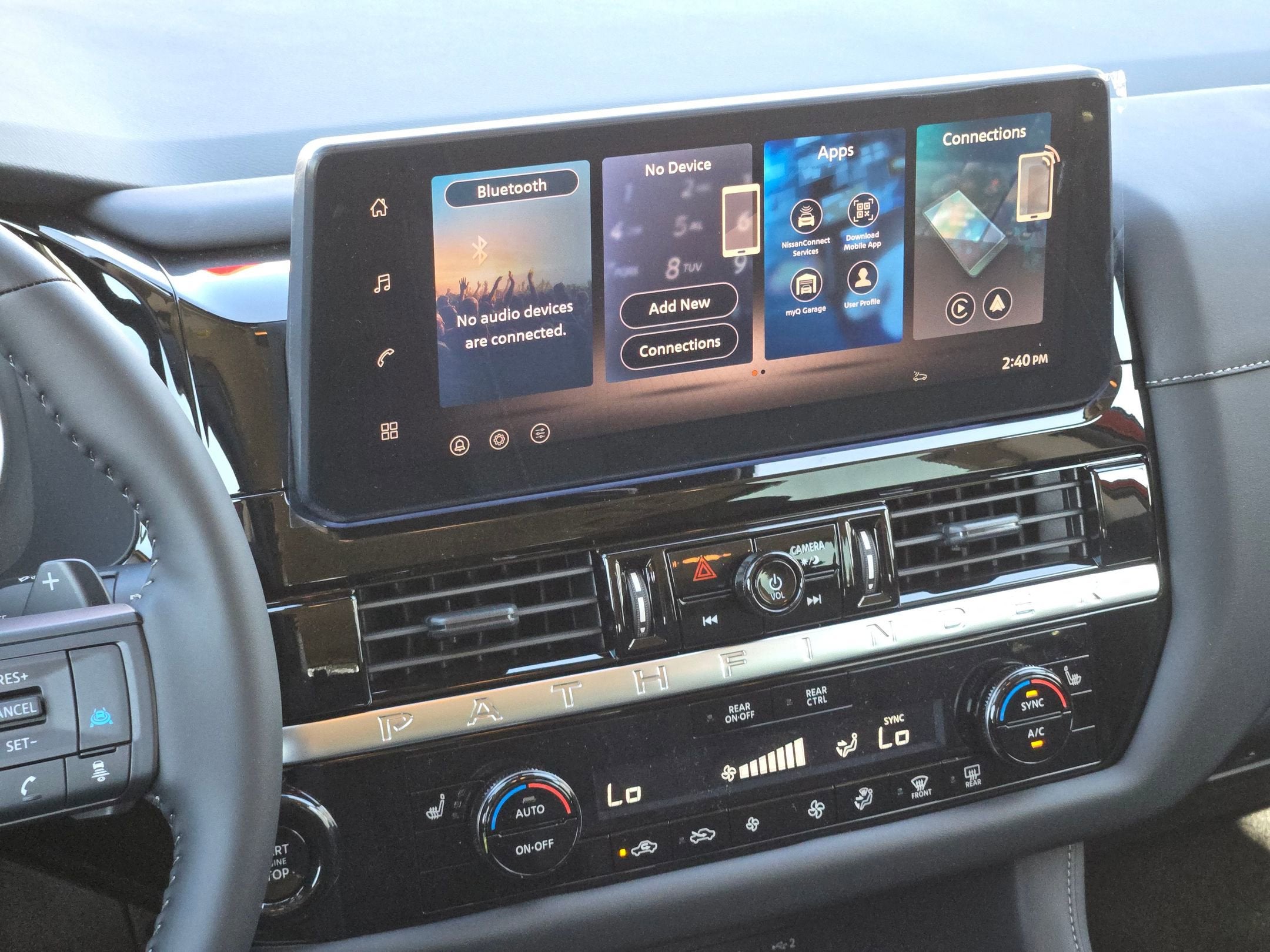 2026 Nissan Pathfinder SV