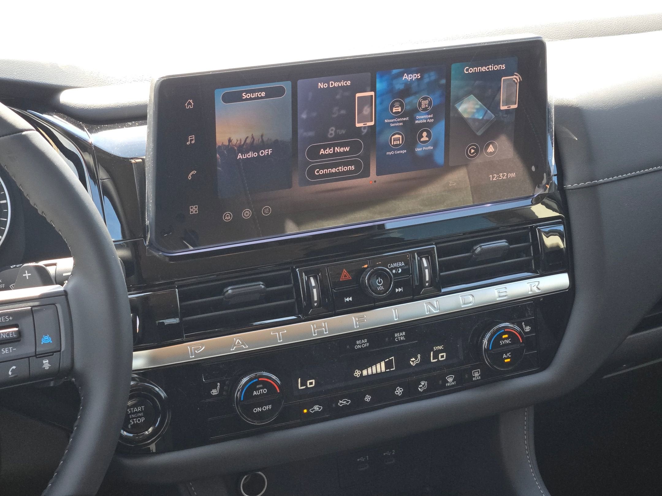 2026 Nissan Pathfinder SV