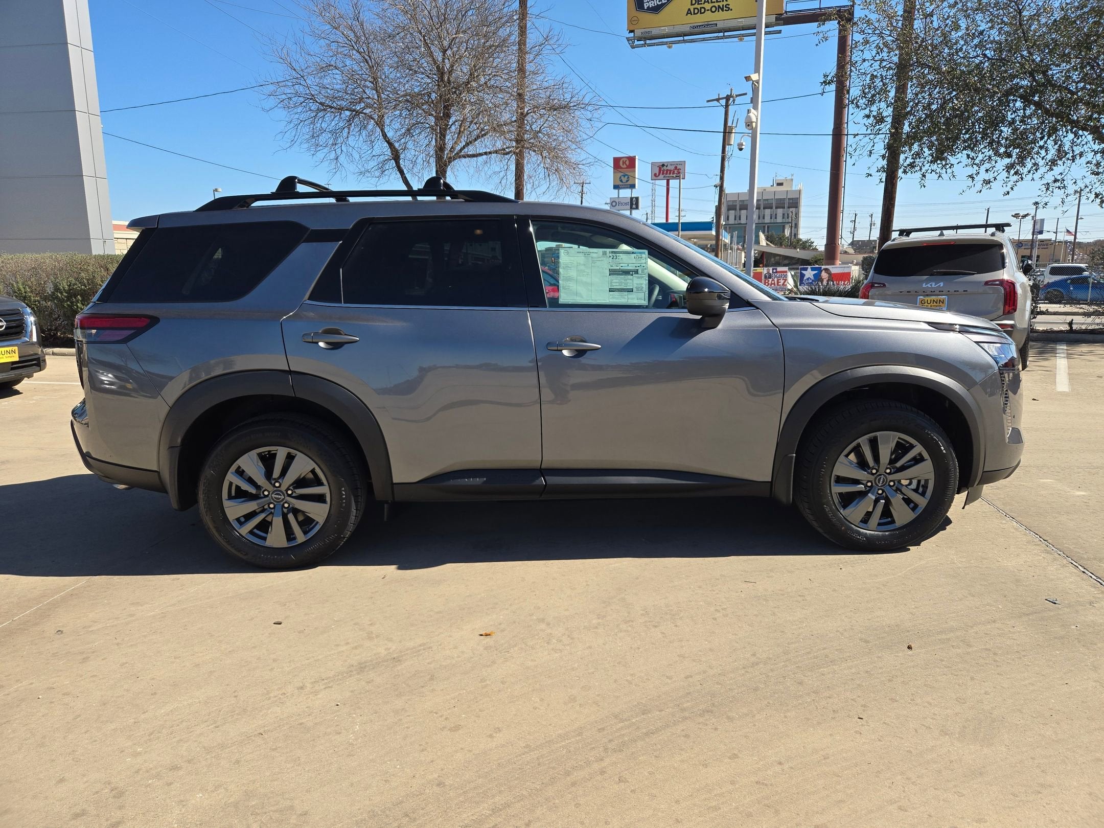 2026 Nissan Pathfinder SV