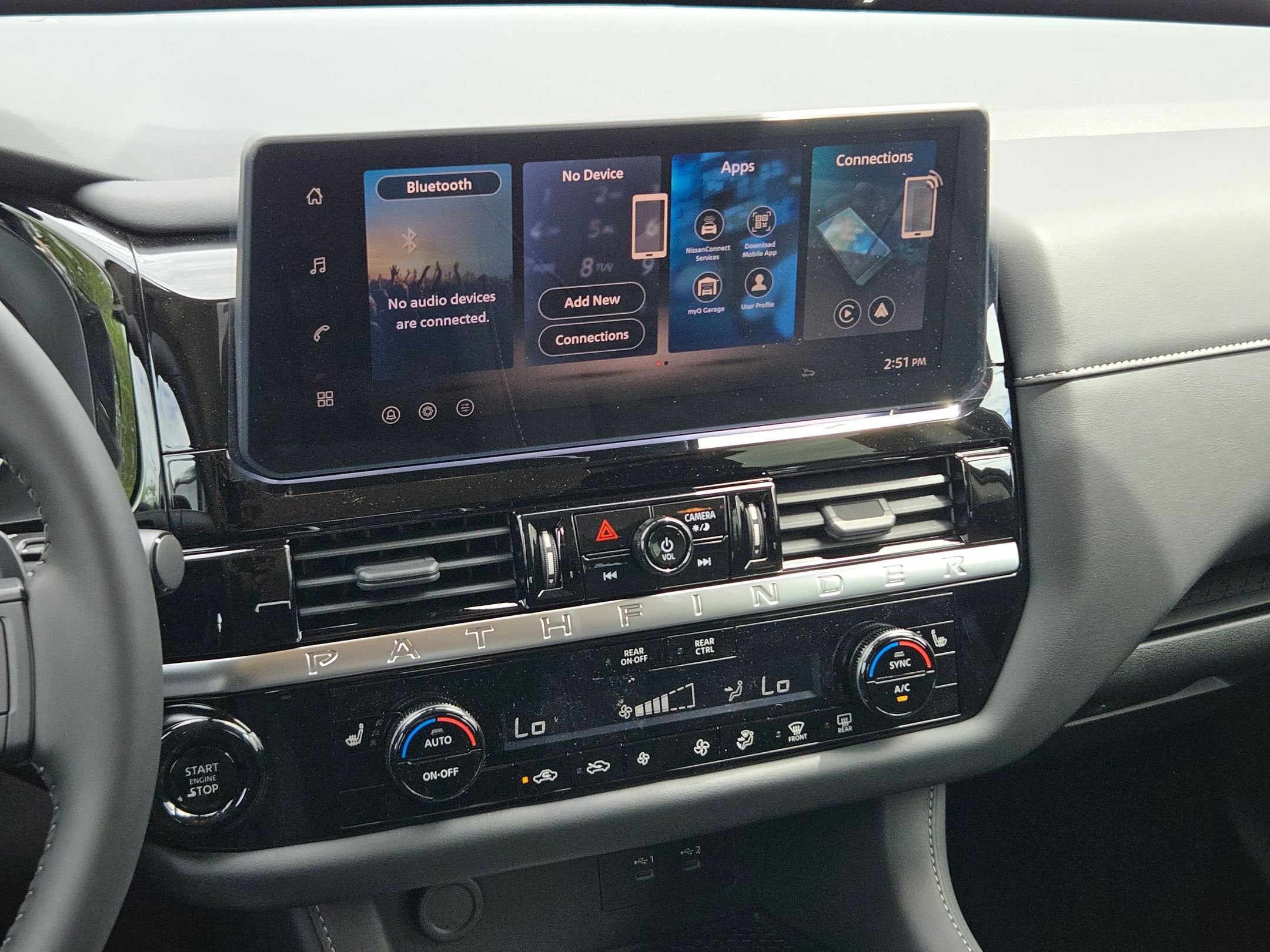 2026 Nissan Pathfinder SV