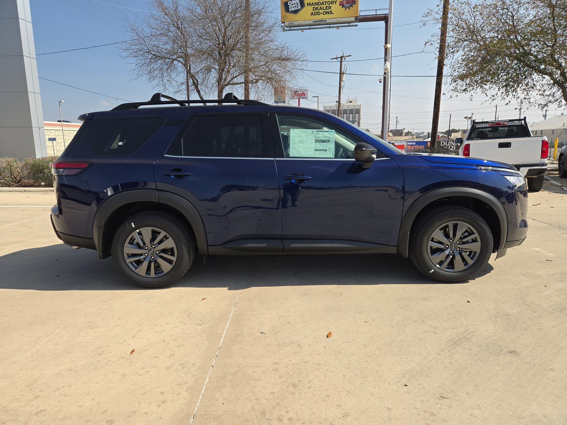 2026 Nissan Pathfinder SV