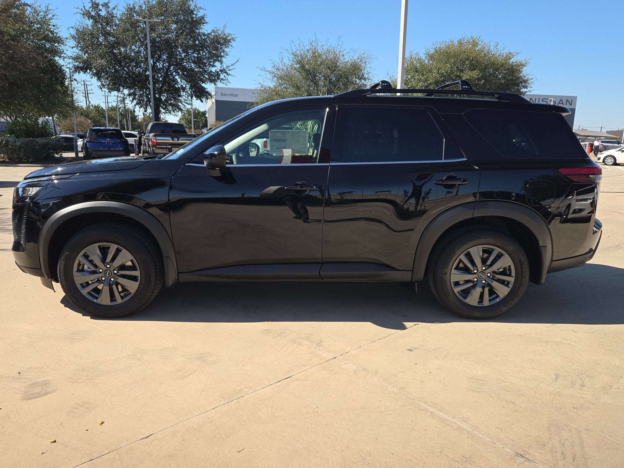 2026 Nissan Pathfinder SV