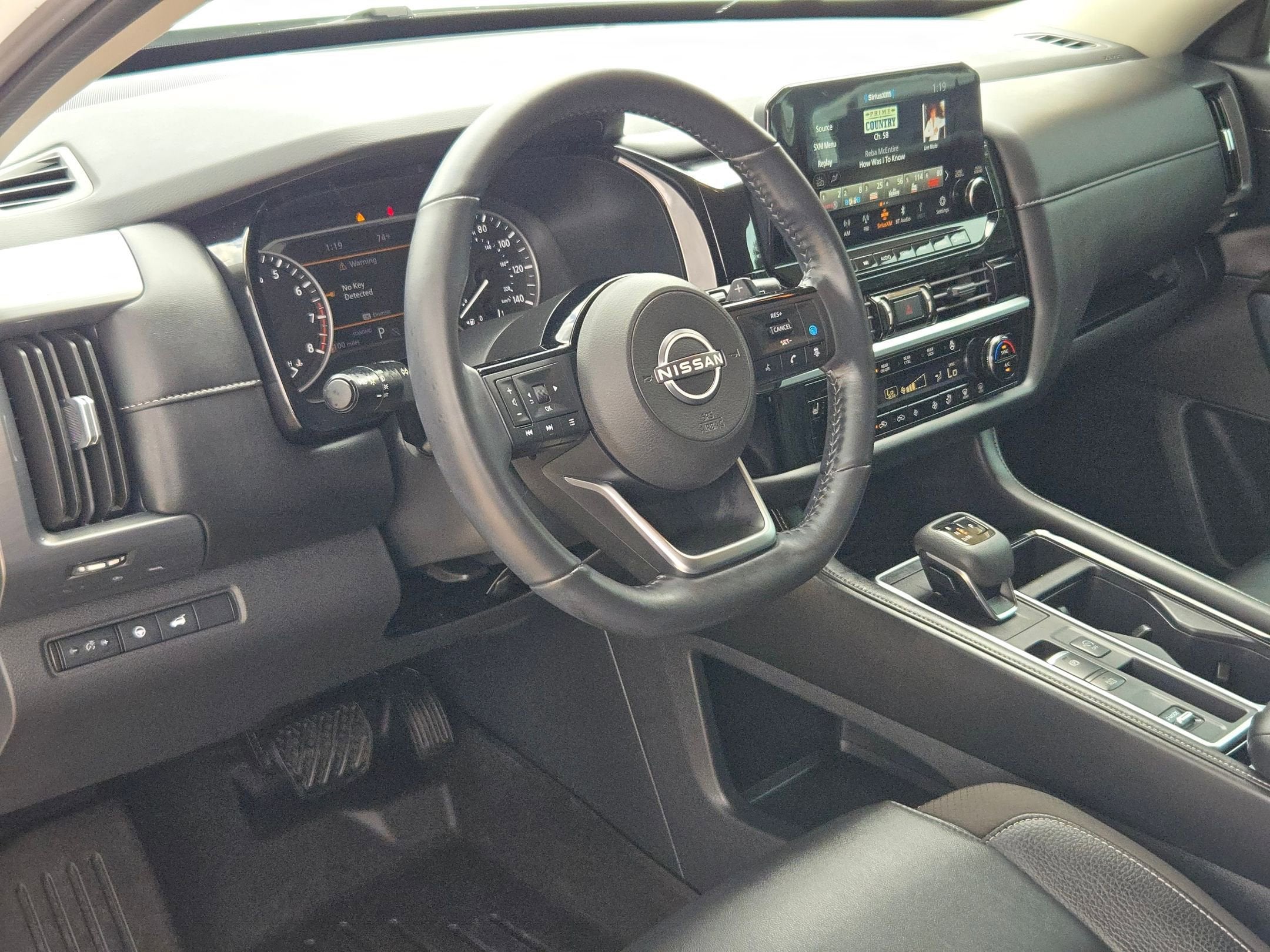2025 Nissan Pathfinder SL