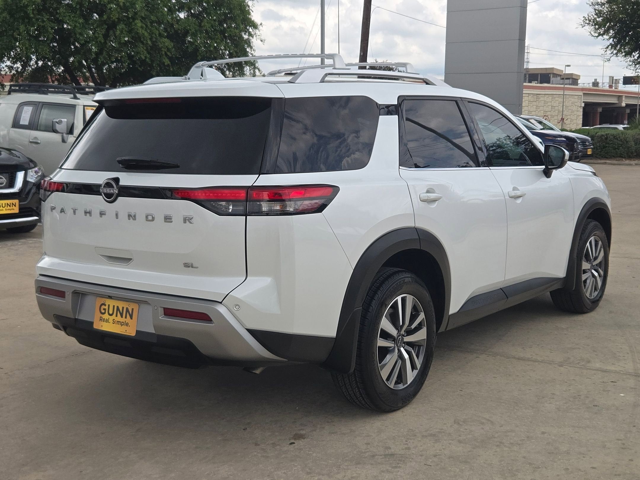 2025 Nissan Pathfinder SL