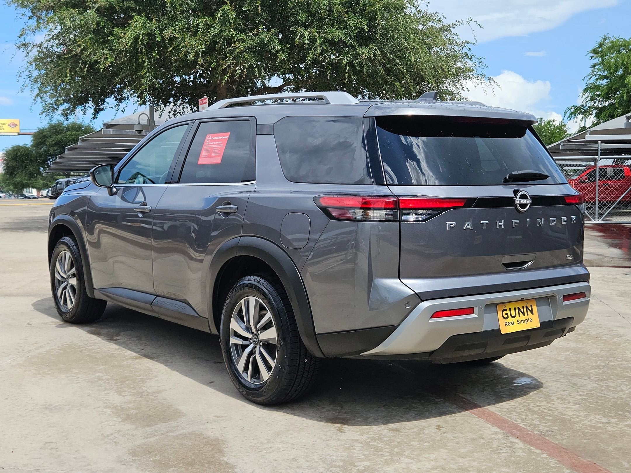 2025 Nissan Pathfinder SL