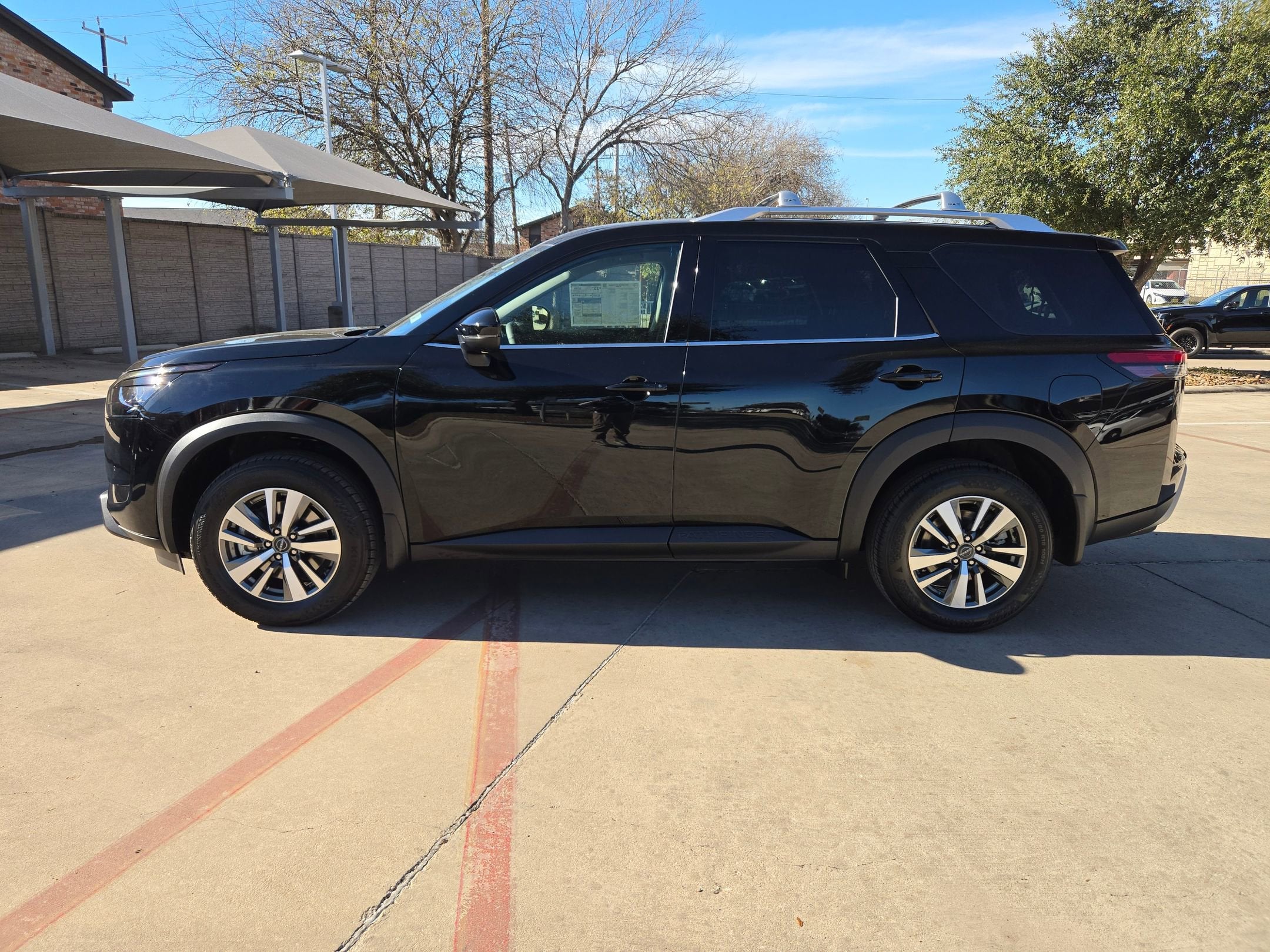 2025 Nissan Pathfinder SL