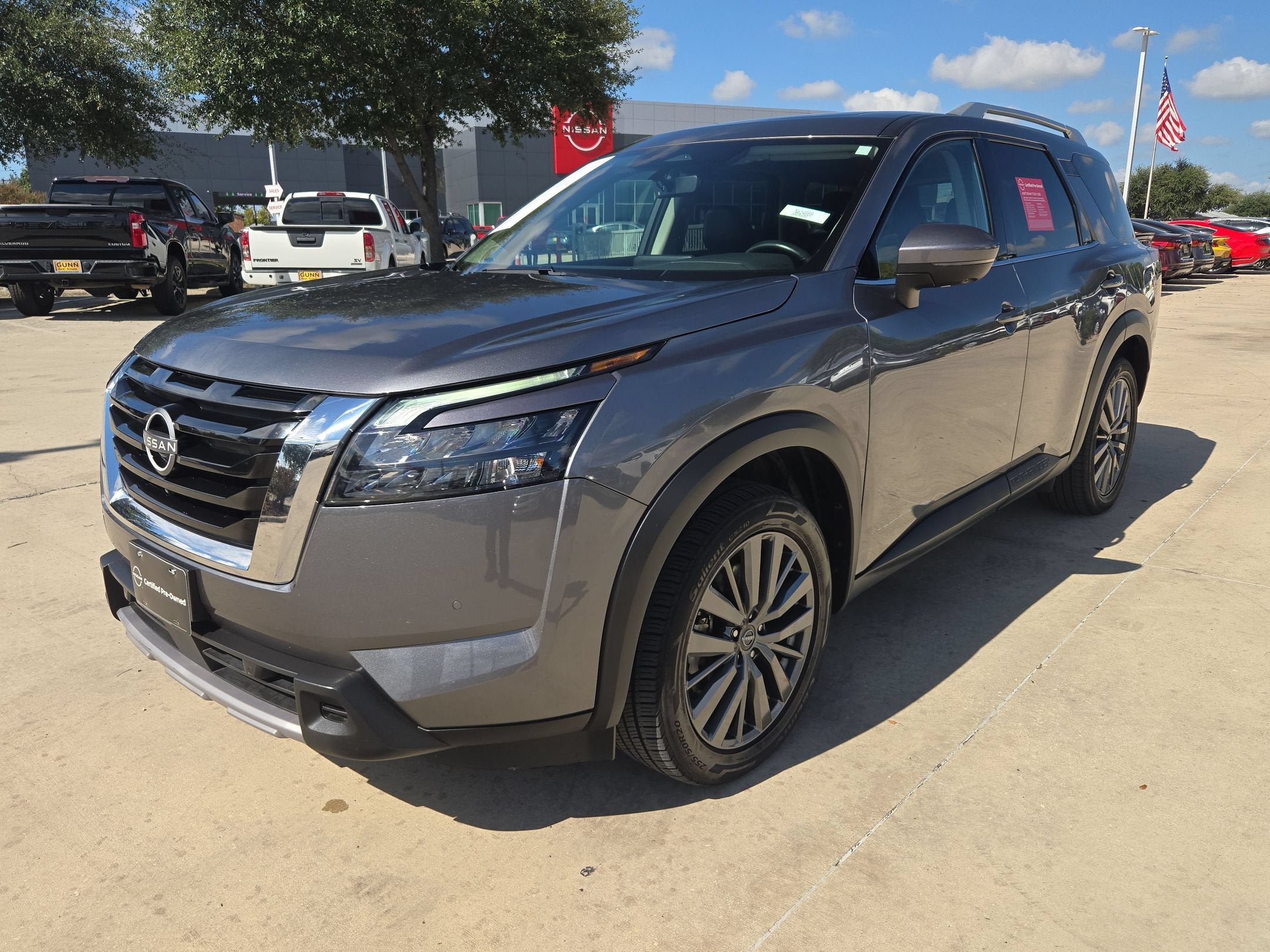 2025 Nissan Pathfinder SL