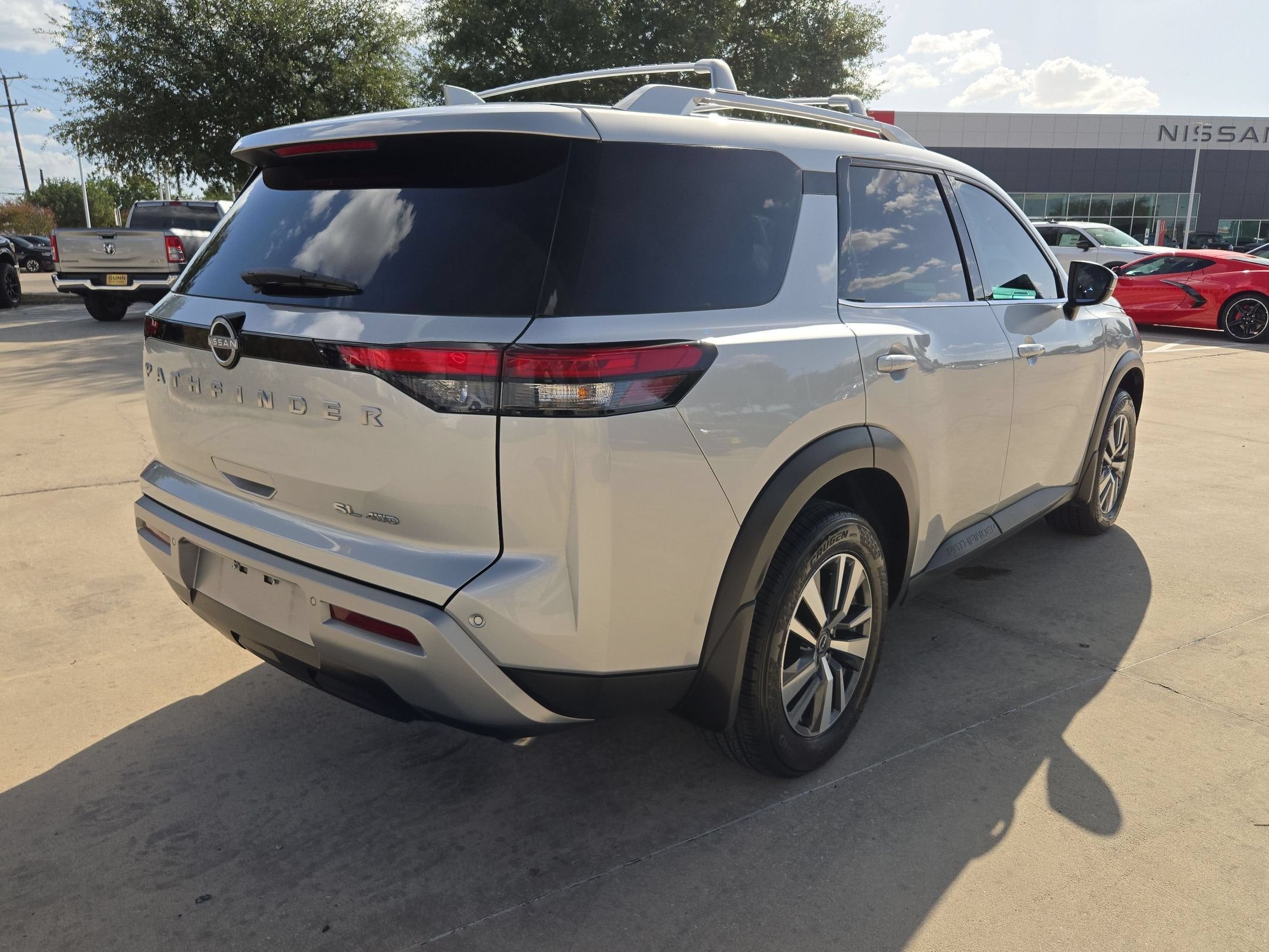 2025 Nissan Pathfinder SL