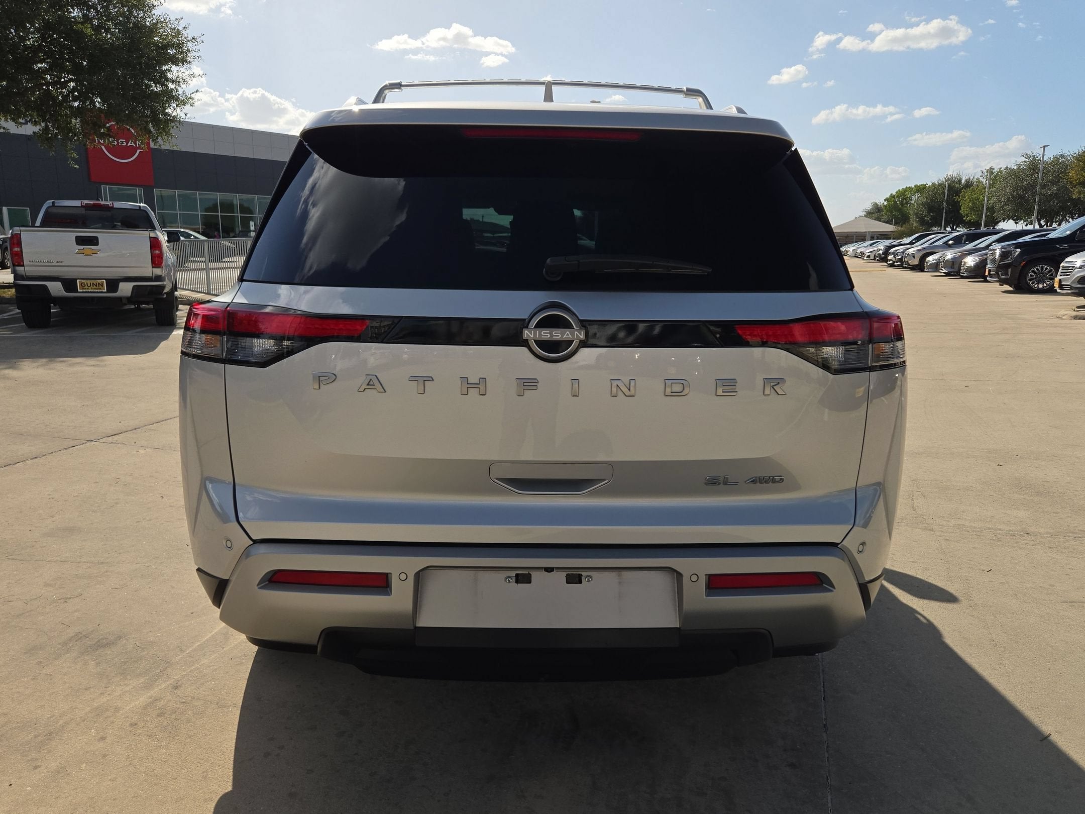 2025 Nissan Pathfinder SL