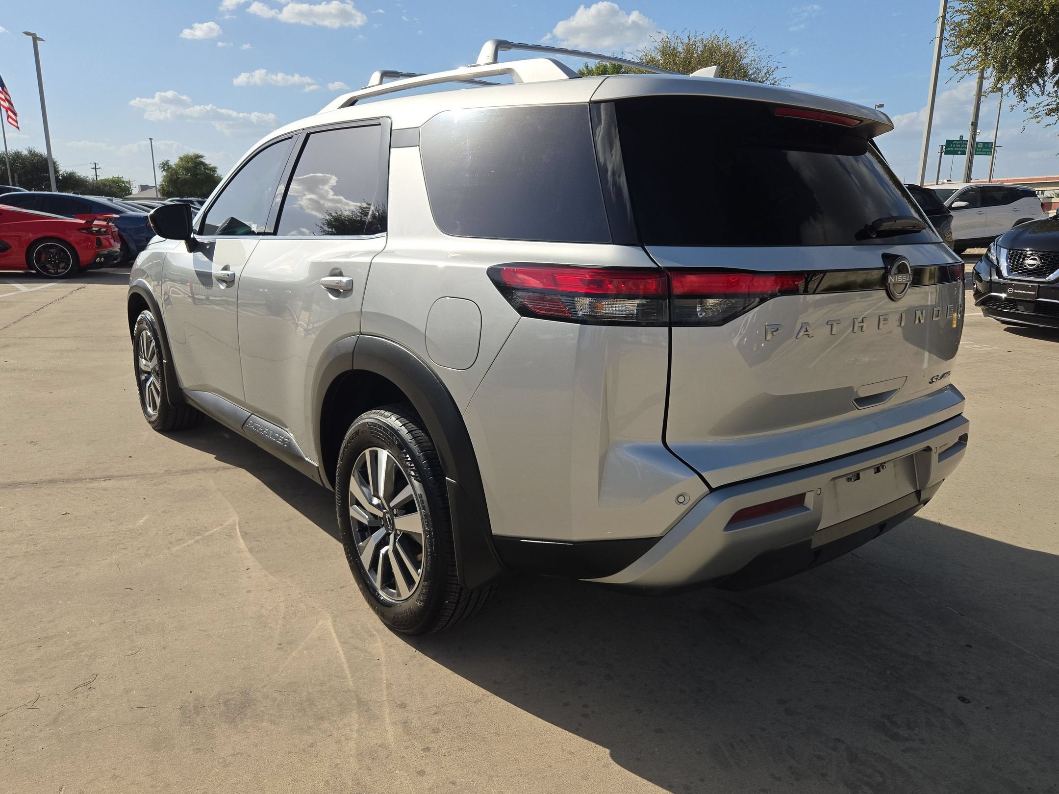 2025 Nissan Pathfinder SL
