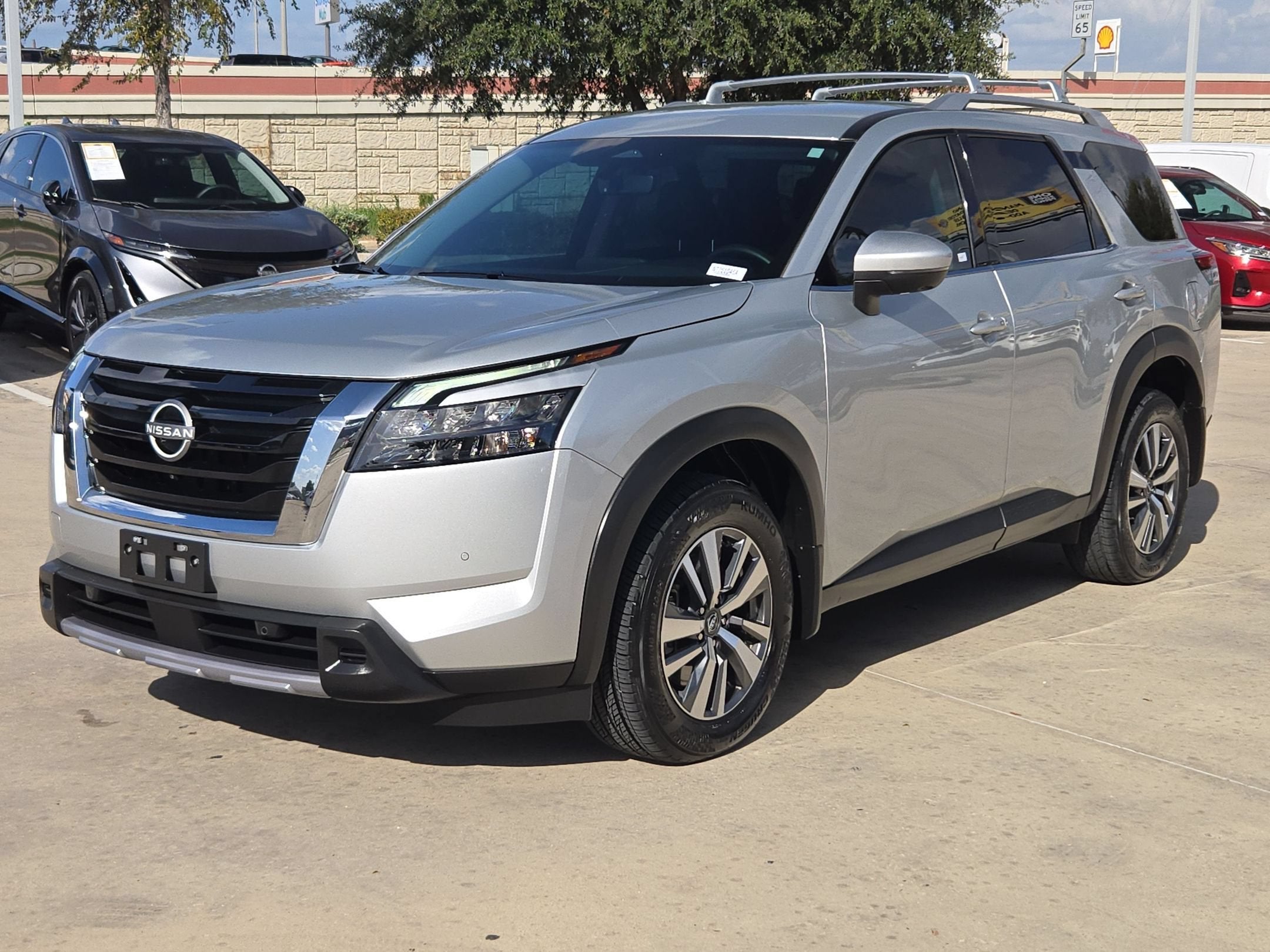 2025 Nissan Pathfinder SL