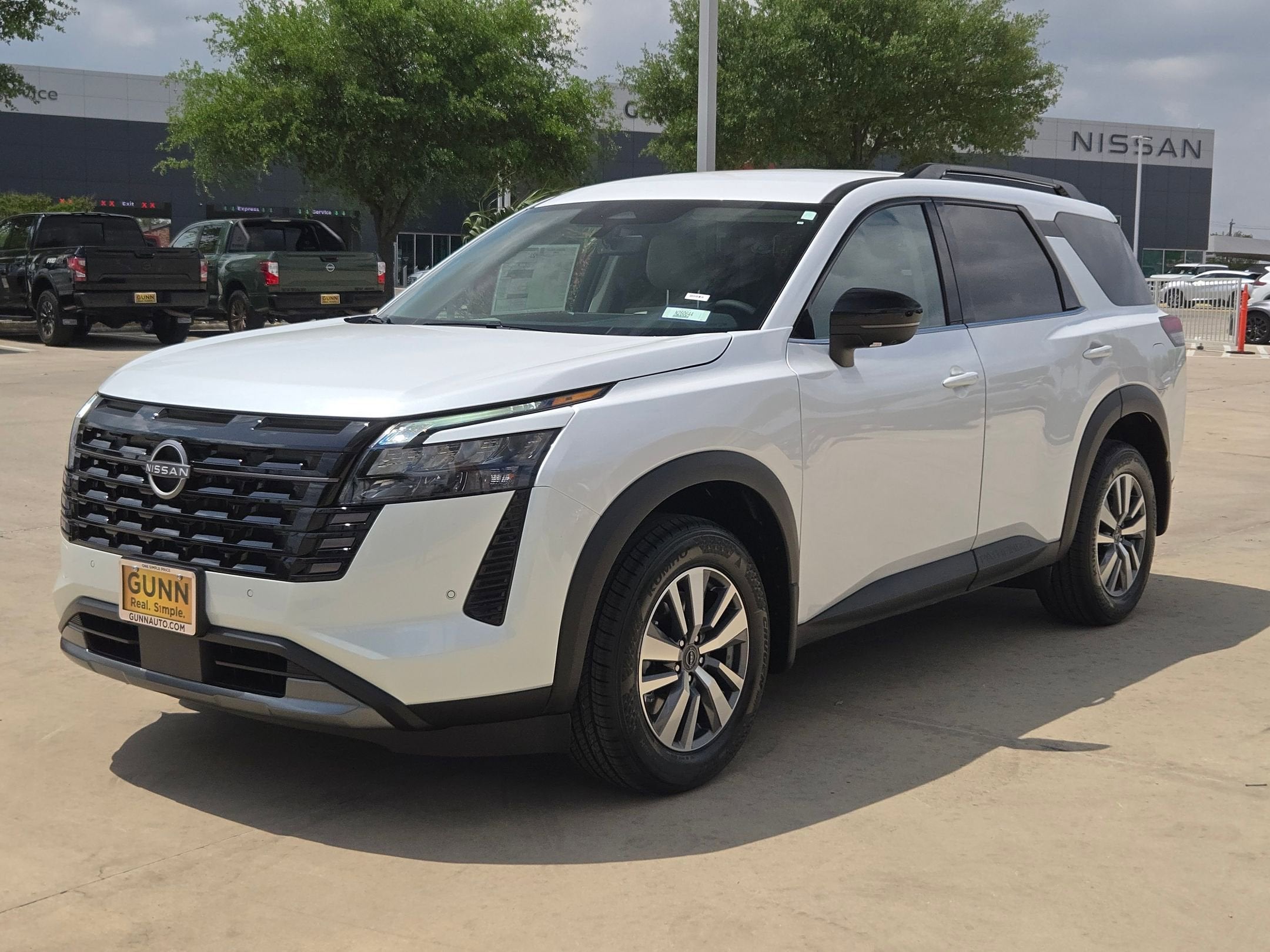 2026 Nissan Pathfinder SL