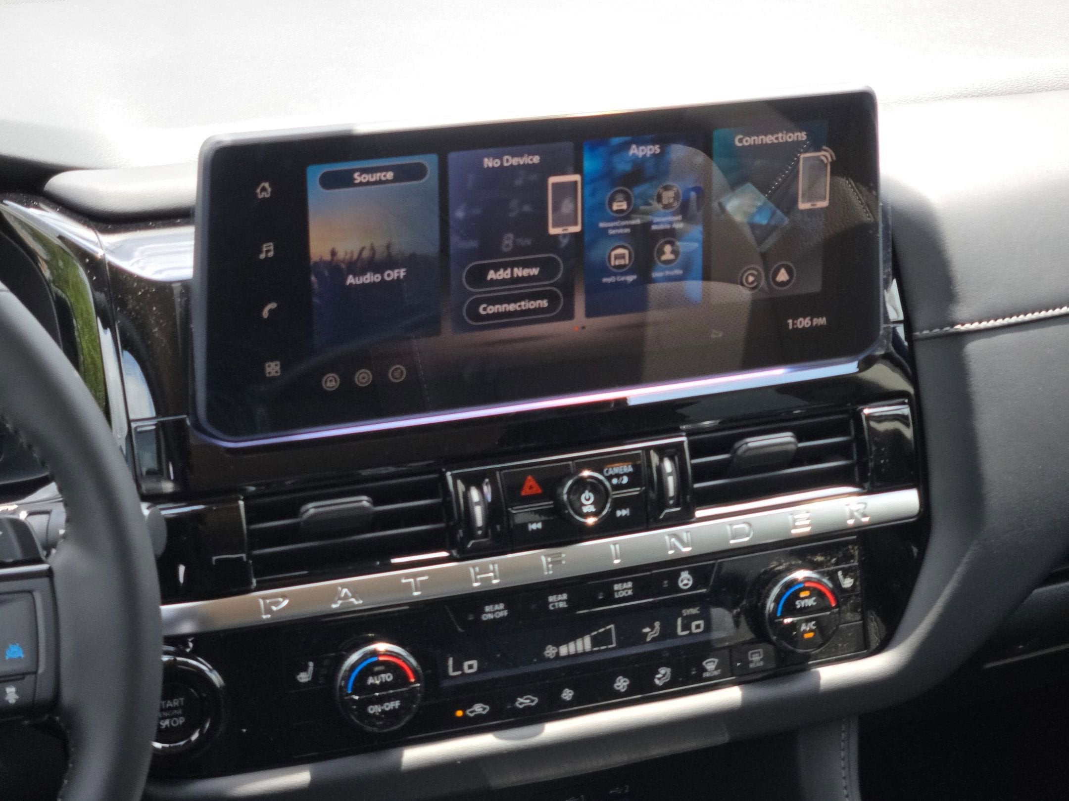 2026 Nissan Pathfinder SL