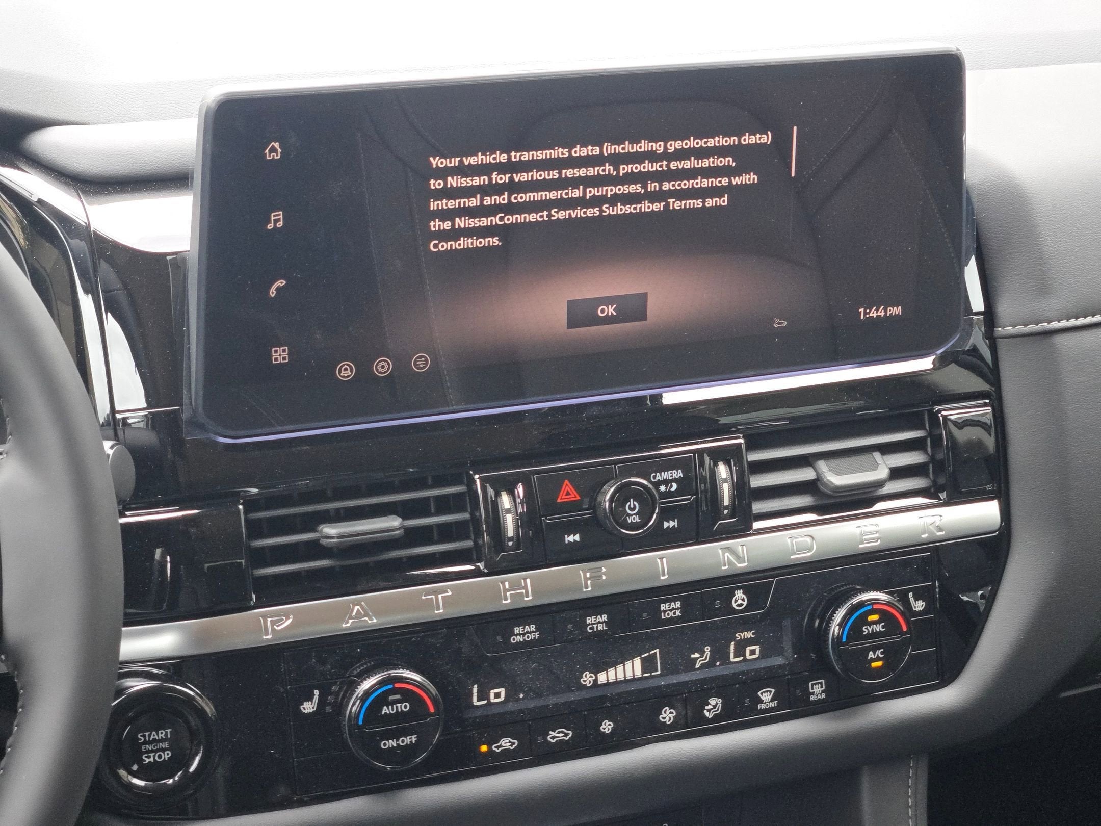 2026 Nissan Pathfinder SL