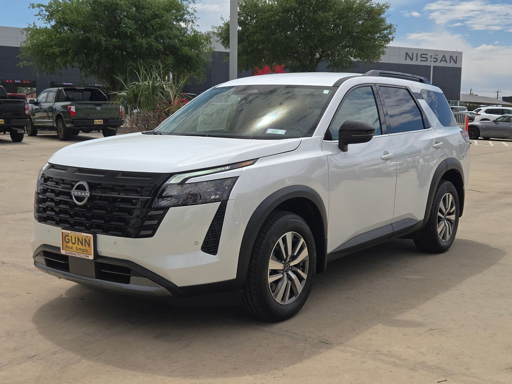 2026 Nissan Pathfinder SL