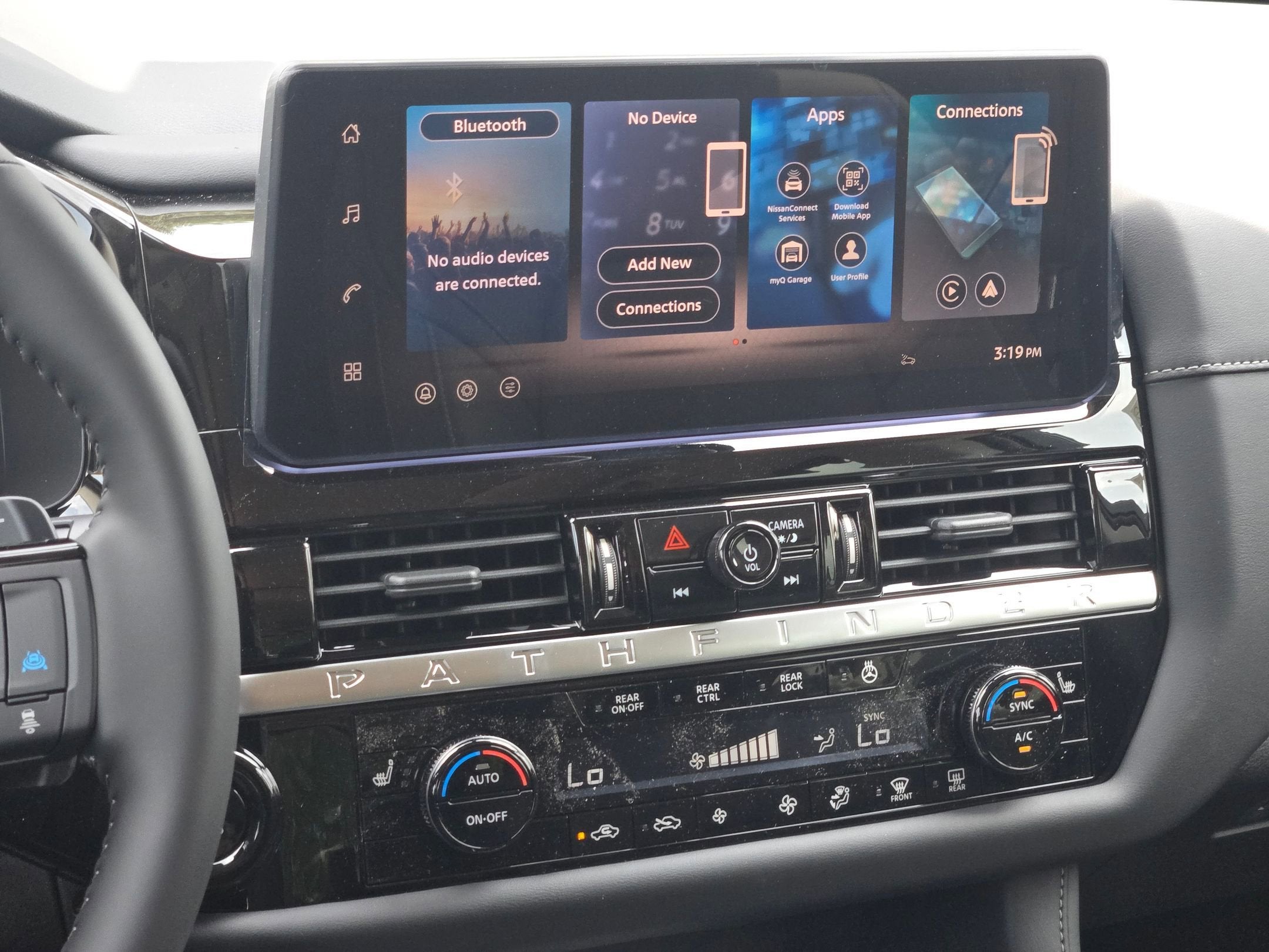 2026 Nissan Pathfinder SL