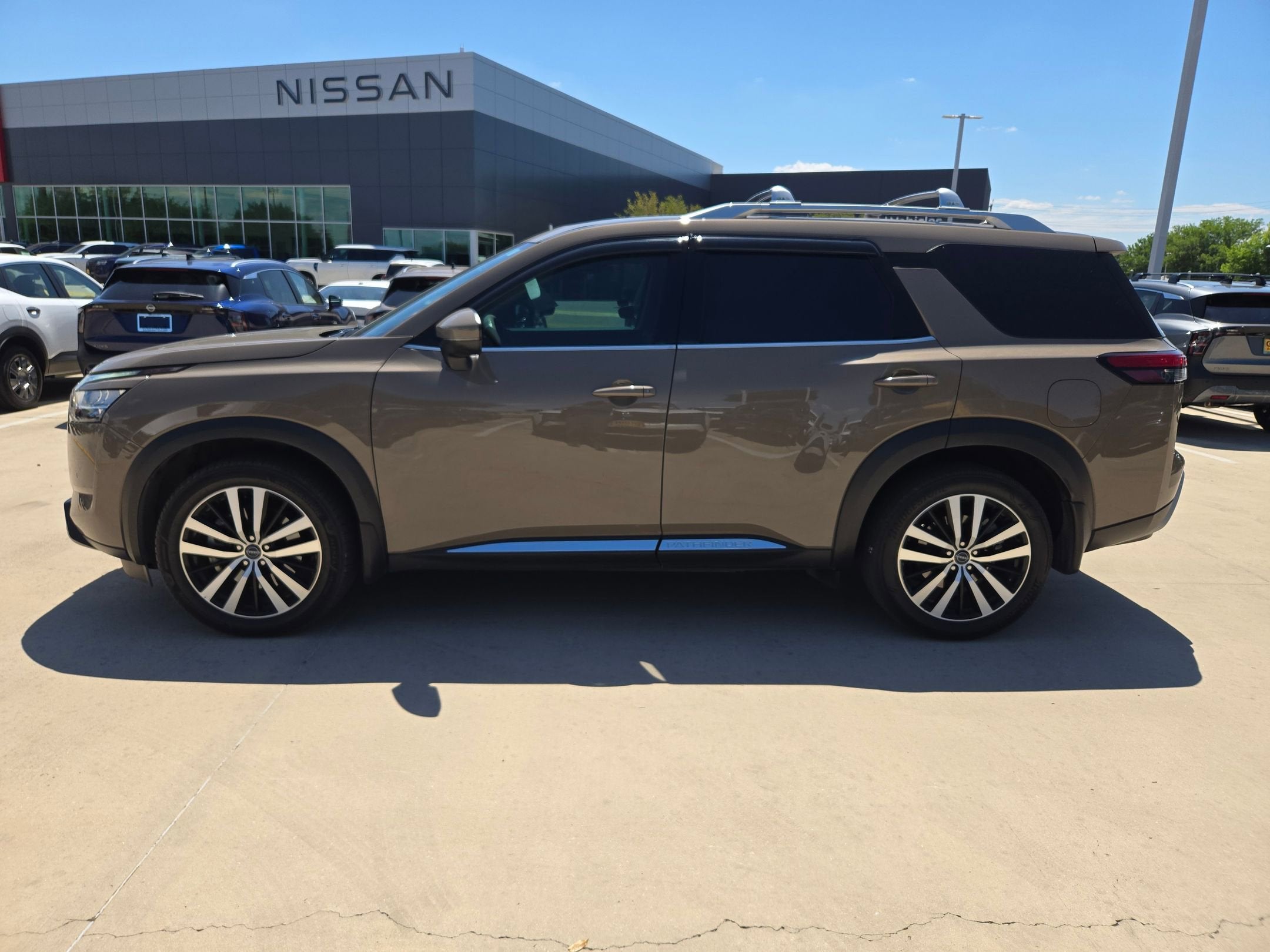 2024 Nissan Pathfinder Platinum