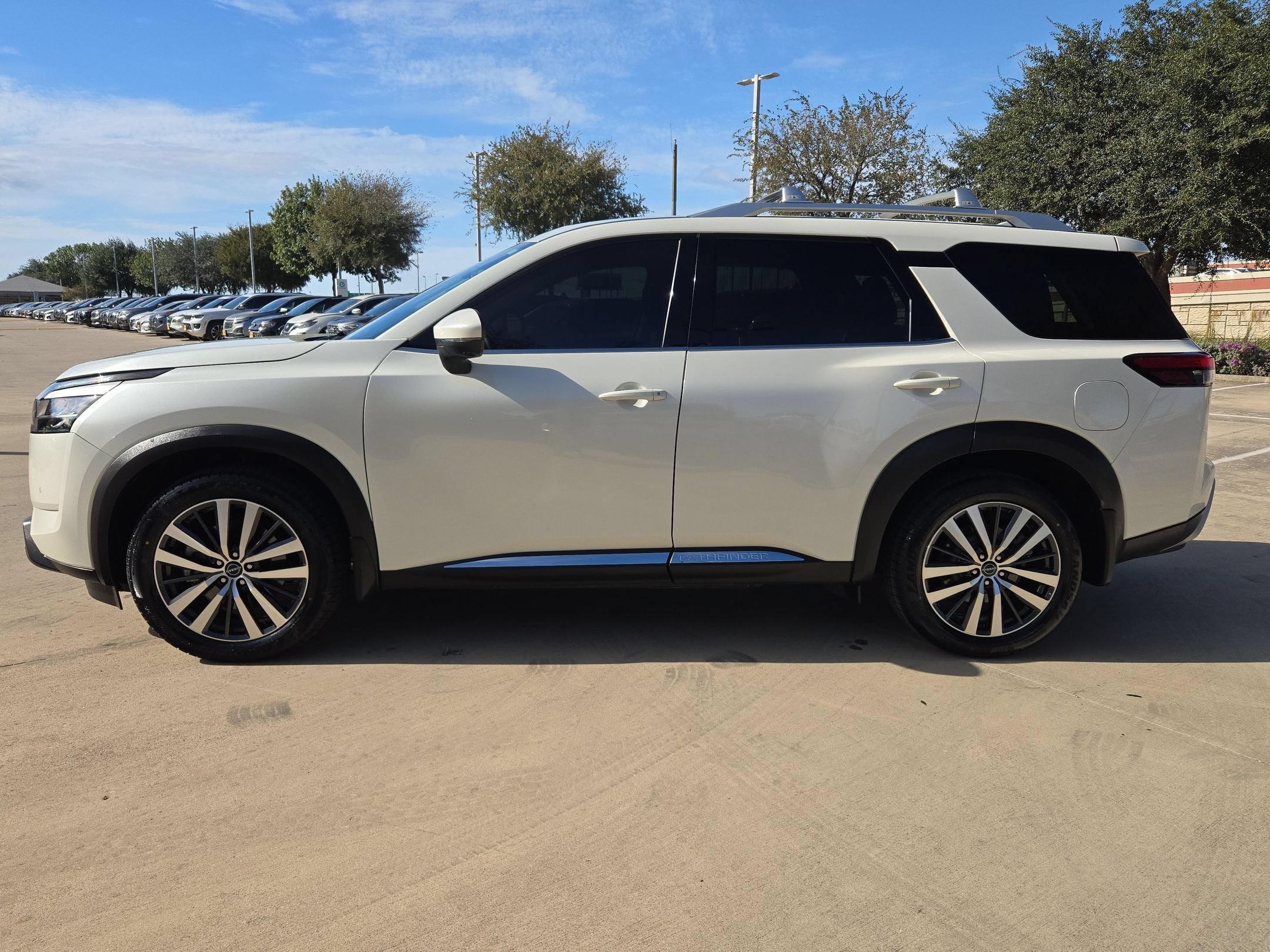 2022 Nissan Pathfinder Platinum