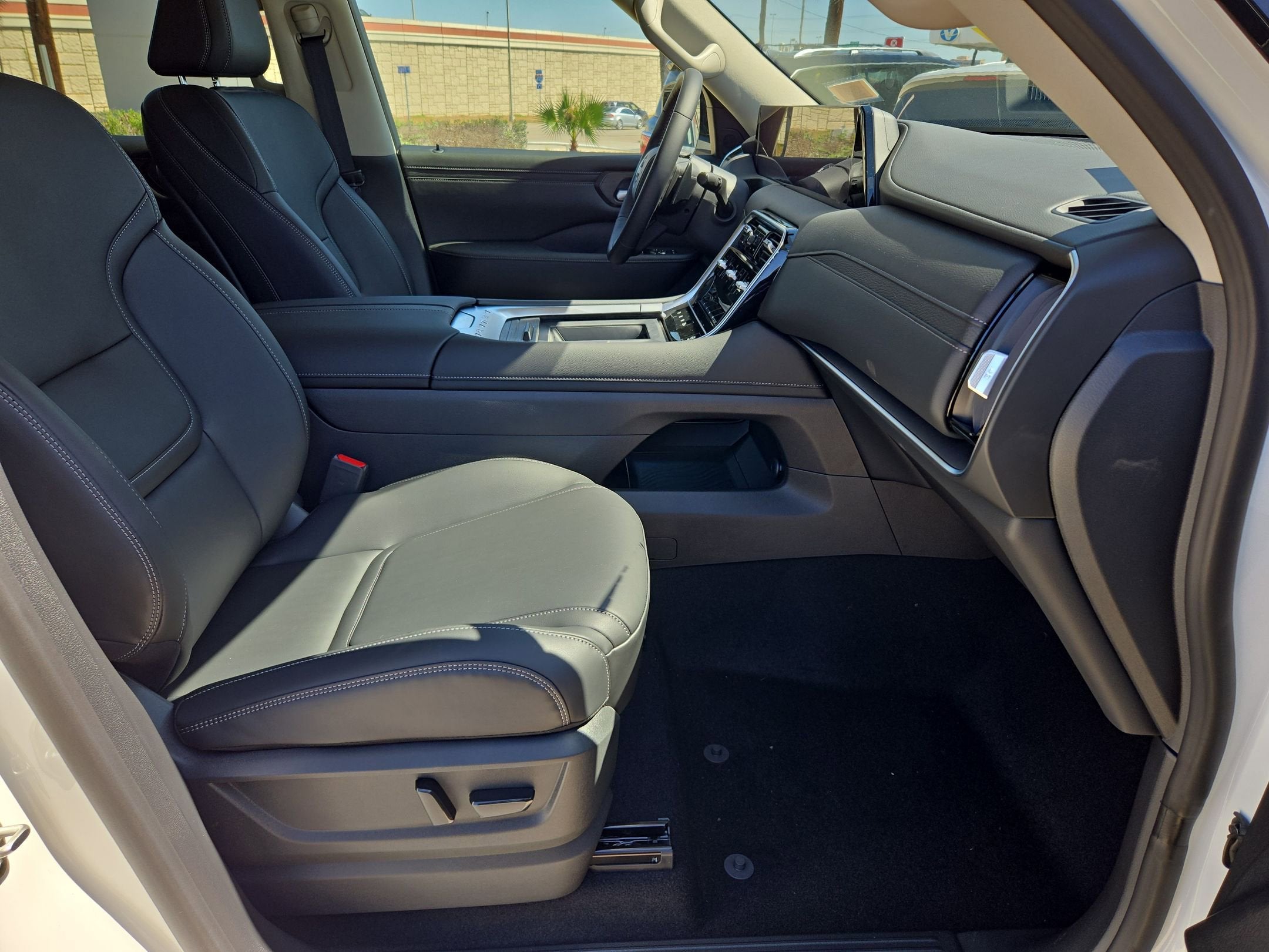 2026 Nissan Armada SV