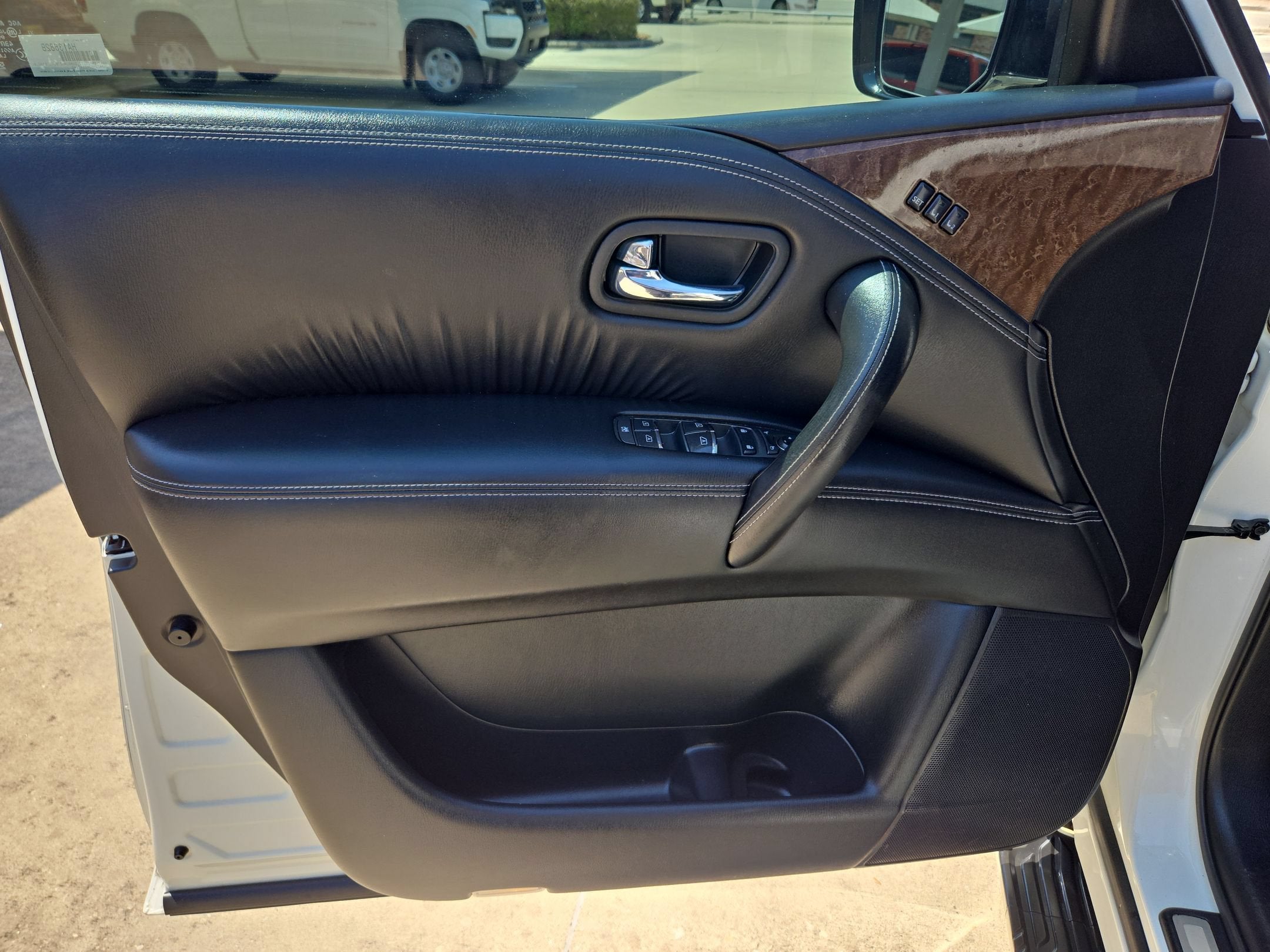2017 INFINITI QX80 BASE