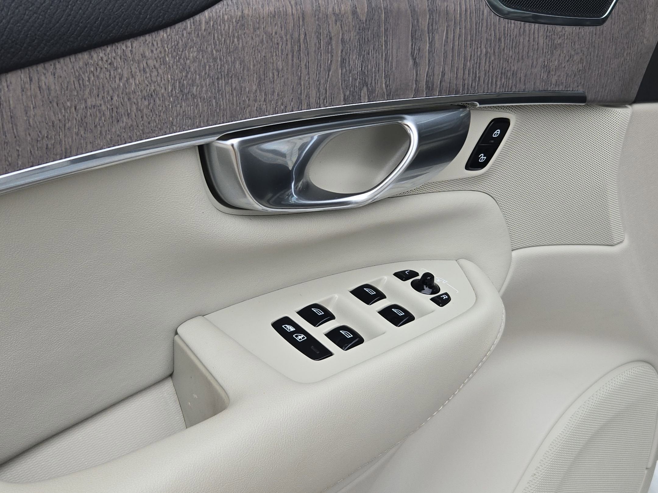 2023 Volvo XC90 Plus