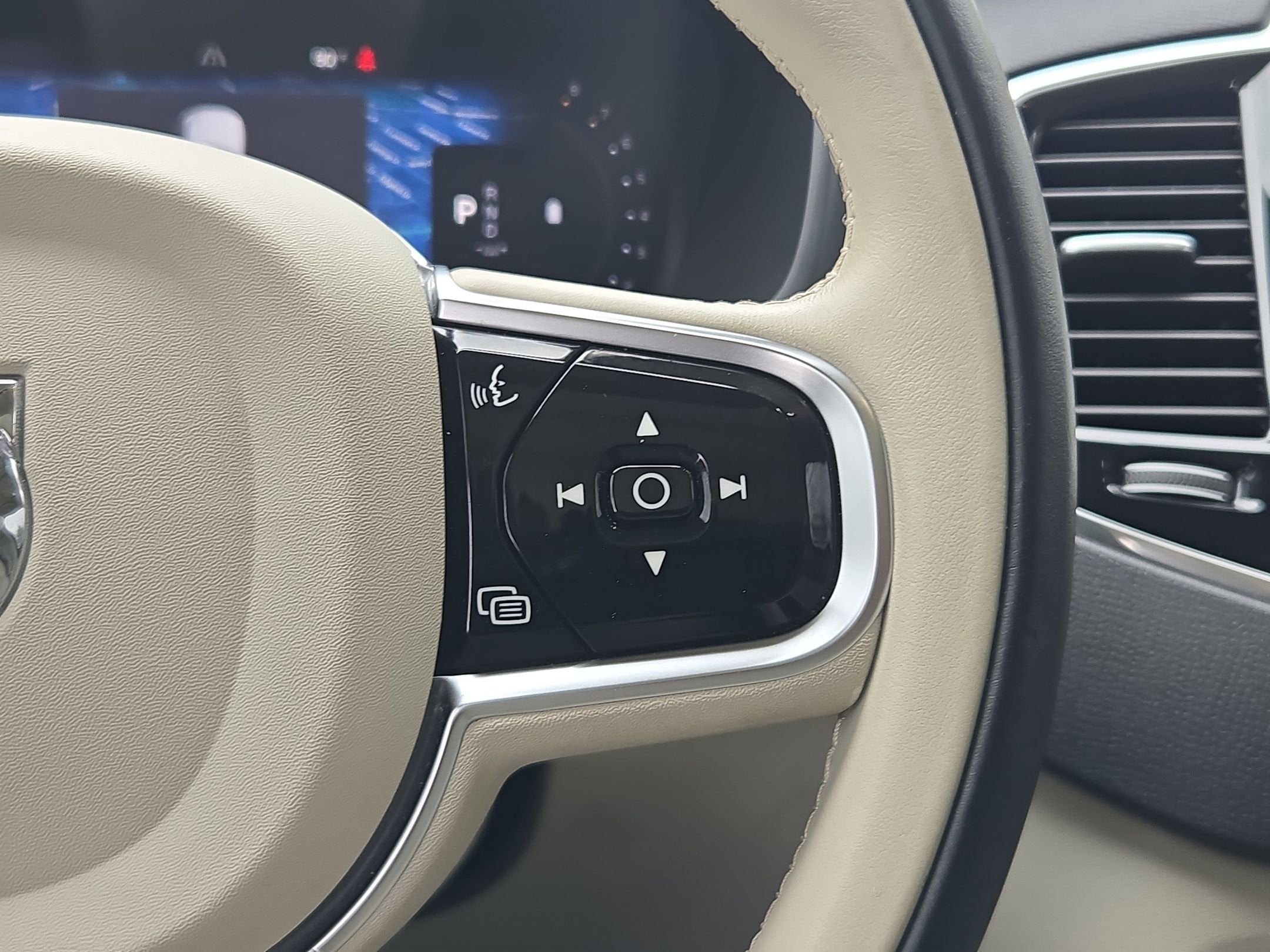 2023 Volvo XC90 Plus